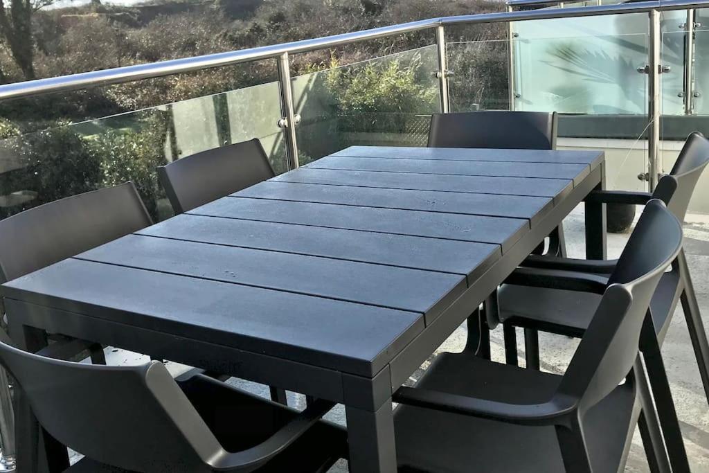 Very Spacious, Great Location. Castle And Sea View
