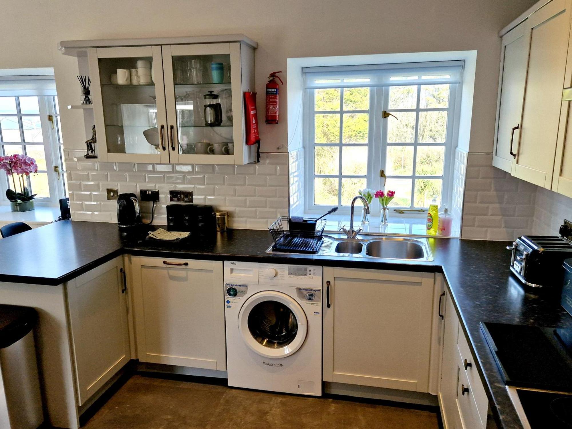 Very Spacious, Great Location. Castle And Sea View Holiday home *