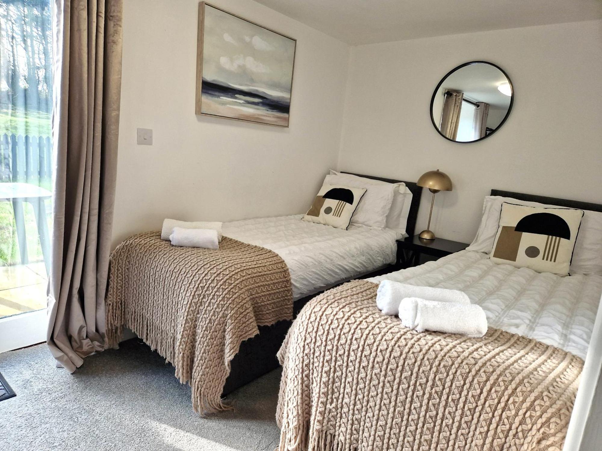 Very Spacious, Great Location. Castle And Sea View
